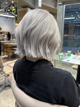 サンク 原宿 表参道(cinq) ホワイトベージュグレージュハイトーンカラーブロンドリタッチ