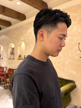 ビュートリアム265(BEAUTRIUM 265) テーパーフェード 緩めスパイラル ダークブラウン メンズヘア