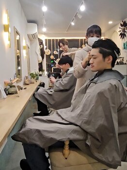 ミドル(MIDDLE)の写真/仕事帰りに寄れるのが嬉しい◎夜遅くまで営業！あなただけの特別な時間を♪