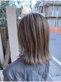 切りっぱなし×グレージュ×ハイライト