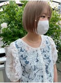 コンパクトボブにミルクティーベージュ