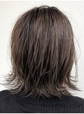 グレージュ×外はねボブ