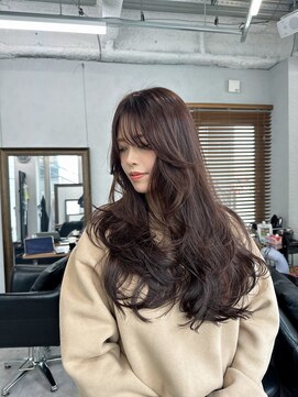 アット(at...) レイヤーカット　ワインレッドカラー