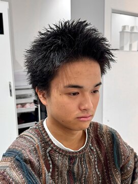 ルーストデラックス 京都河原町三条(ROOST dx) 黒髪スパイキーショート