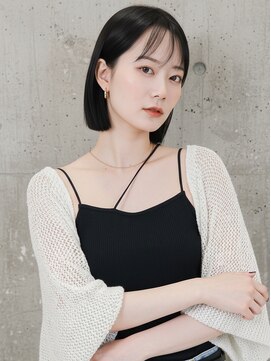 ツヤ髪、切りっぱなしボブ×ダークトーン