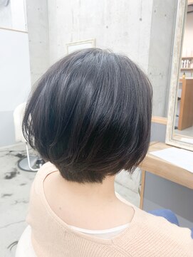 ユッカ エルア 武庫之荘南口(YUCCA elua) 【elua 角床】艶カラーショートボブ