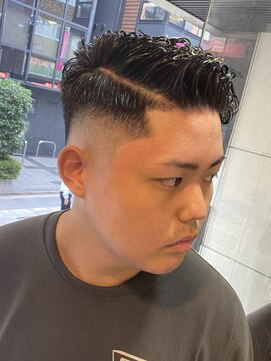 ドルクス 日本橋(Dorcus) 東京barber20代30代日本橋スキンフェードパーマスタイル