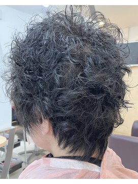 カットハウス はさみの部屋 ショートレイヤー/ウェーブ/無造作/暗めアッシュ系/前髪あり