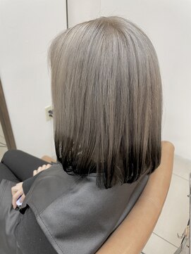 ソワンドゥブレス 大日店 (soin de brace) ホワイト×ブラック