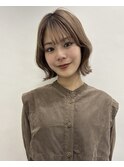 ショートボブ韓国くびれヘア外はねブリーチ透明感ベージュ