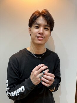 三島駅より車で約７分の好立地◎駐車場も完備です。髪質やクセを見極めて、再現性の高いスタイルをご提案◎