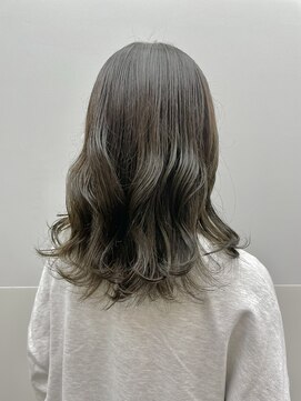 ケンジ 横浜(KENJE) オリーブ/オリーブベージュ/グレージュ/巻き髪