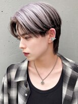テンバイリップスヘアー(TEN by LIPPS hair)&nbsp;ホワイトシルバーブリーチカラーツートンセンターパート縮毛矯正