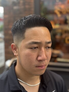 フォーコーナーズ(Four Corners) スキンフェードツーブロック刈り上げジェットモヒカンマンバン