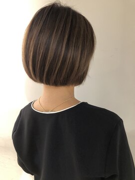 リバレッジ 広尾(Leverage) 柔らかハイライトグレージュボブ【広尾・恵比寿】担当　濱口