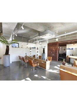 女性スタイリスト多数！個室2席完備！まつエクやエステもできるトータルビューティーサロン♪