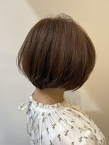 セラ(SERA)&nbsp;大人可愛い前下がりひし形小顔ボブ丸みショート