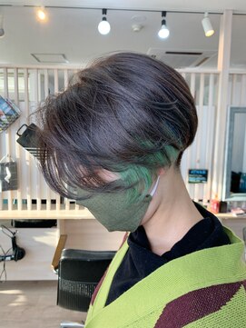 フリーダムメルシー(freedom Merci) ■刈り上げショートカット インナーカラーエメラルド