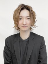 《赤畠　達弥》Instagram@akahatatatsuya［透明感カラー×ショートが人気！］