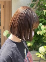 マイン(MINe) 暖色系カラー オレンジベージュ 切りっぱなしボブ