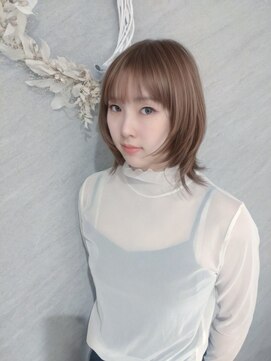 ハイストリートヘア(High street Hair) 前髪アリのレイヤーボブスタイル