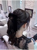 黒リボン×ポニーテールで大人可愛いヘアアレンジ