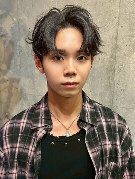 ヘアーアンドメイク ファット(Hair&Make PHAT) 無造作黒髪マッシュショート大人センターパートメンズヘア