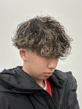 《メンズハイライト》立体感と束感を極める！派手すぎない大人の極細カラーで白髪悩みも解消[自由が丘]