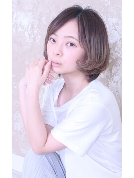 カノア(CANNOA.) 30代・40代小顔マニッシュワンサイドショートボブ黒髪前下がり