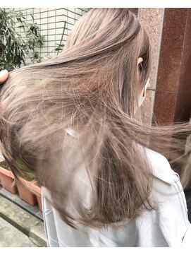 ケンジ ツルヤチョウ(KENJE tsuruyacho) 詳細はinstaで。@ oikawa.shohei/柔らかミルクティーベージュ◎