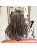 ベージュ寄りの、グレージュ..~**.