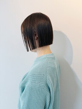 フェイヴィーズ(FavyS) 首が長くてきれいに見えるぱつっとラインのミニボブ