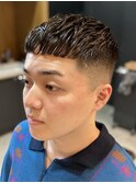 スパイキーショートブルーブラックフェザーパーマサーフカール