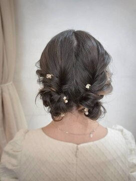 アロマ ヘアー ルーム 新宿3号店(AROMA hair room) ツインシニヨン/パールアクセアレンジ/大人可愛いお呼ばれヘア