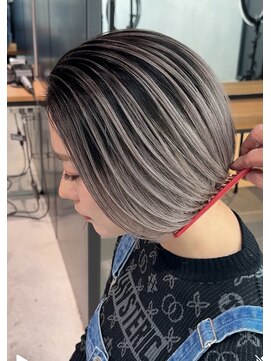 サロウィン 下北沢(SALOWIN) グレーシルバーのシャドールーツ