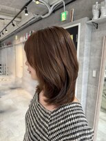 ルイス(L'wis)&nbsp;伸ばしかけボブの長さからイメチェン、ミディアムレイヤー