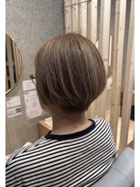 ネモカ&nbsp;ショートボブで襟足スッキリ！お白髪があっても明るく染めたい！