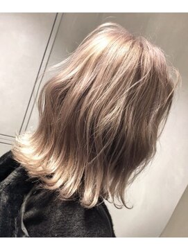 ジーナ(XENA) ホワイトブロンド