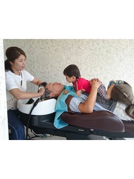 大人気のヘッドスパがオススメ☆フルフラットのシャンプー台で特別な癒しの時間を過ごせます◇