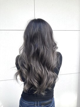 メゾン ド ノッチェ(Maison de Noche) グレージュカラー