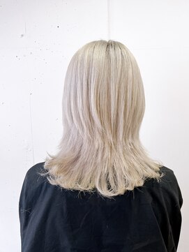 リッチアンドアンジー(RICCI&ANGIE) ウルフカット　外ハネ　セミロング　10代　20代　30代　40代