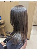 ナチュラルアッシュ×顔周りレイヤー
