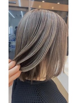 フェメ 立川(PHEME) 【繊細なハイライトカラー】