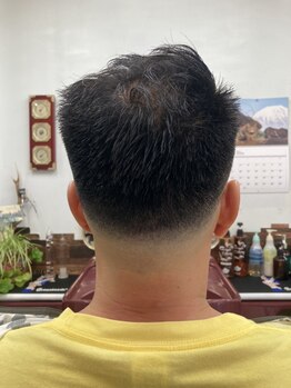 わかば理容室 松が谷店の写真/働く男性の身だしなみをカッコよく！ON/OFFどちらもキマるスタイルをご提案。清潔感のある爽やかな印象に！