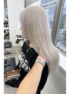 リノート バイ エゴル 太田川(Linoet by ENGOL) 新美蓮/ホワイトカラー/ホワイトベージュ/ブリーチ/ハイトーン