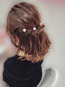 ホワイト 栄駅店(White) ハーフアップ♪