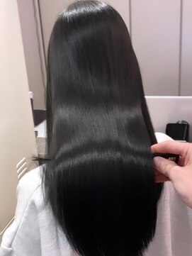 ARiA east byECLART新宿東口店 髪質改善 個室サロン【アリアイーストバイエクラート】 ブルーブラック×艶髪