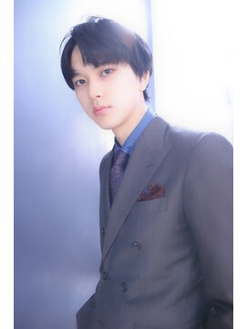 ブーケ(BOUQUET) ショートレイヤー・ビジネス・スーツヘア・真ん中分け