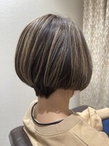 リュドール 春日井店(Rue D'or) ハイライトカラー×前下がりボブ