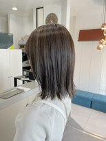 ホワイトストーン WHITE STONE&nbsp;熊本ハイライトグレージュ透明感カラー外ハネボブ20代ヘアカラー